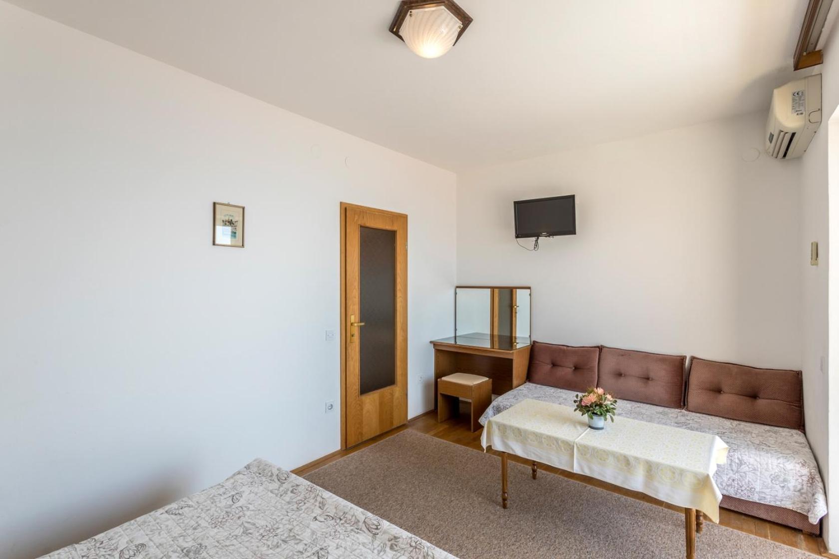 Apartments&rooms with parking space Baska Voda, Makarska - 301 Ruang foto