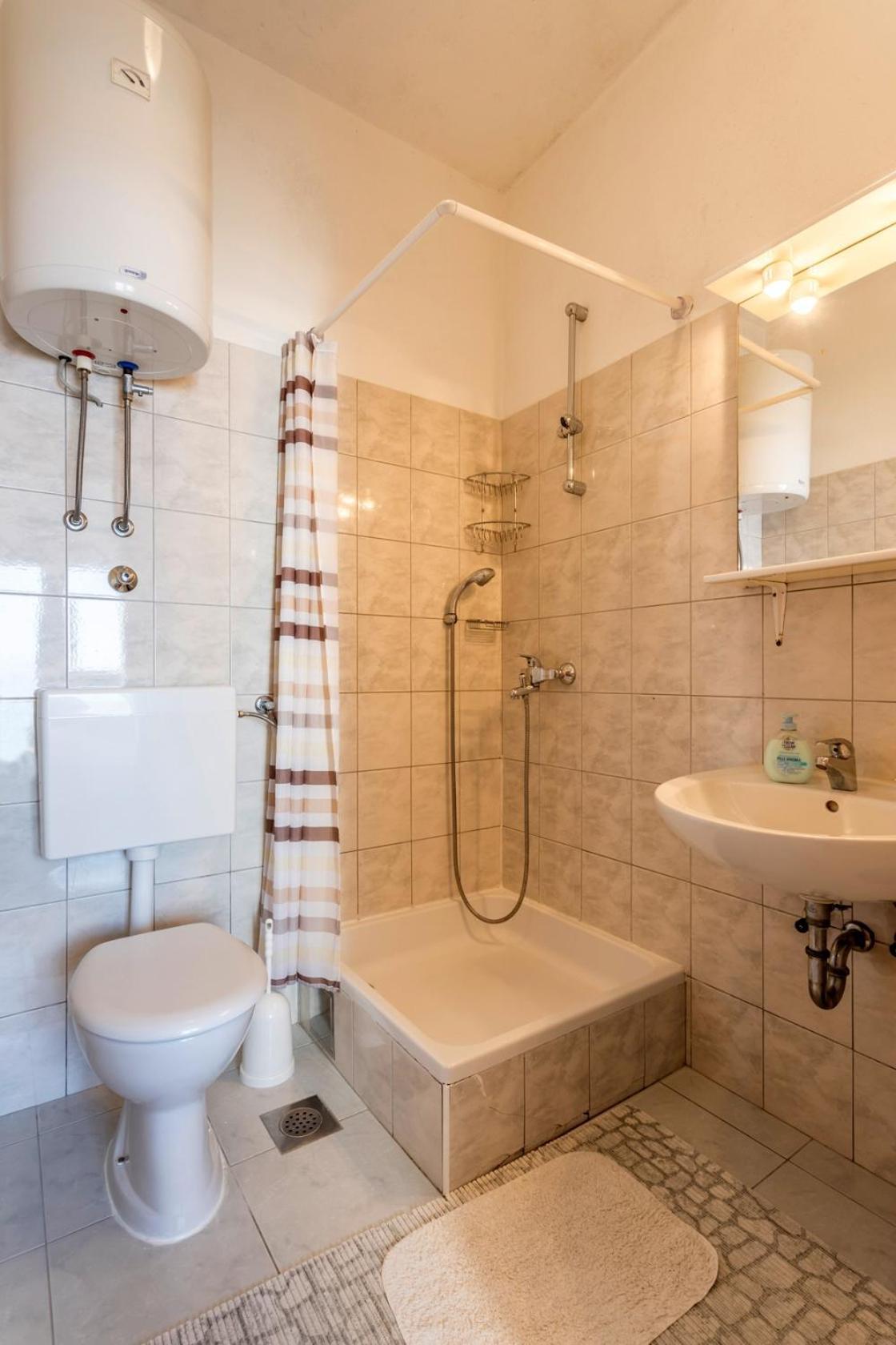 Apartments&rooms with parking space Baska Voda, Makarska - 301 Ruang foto