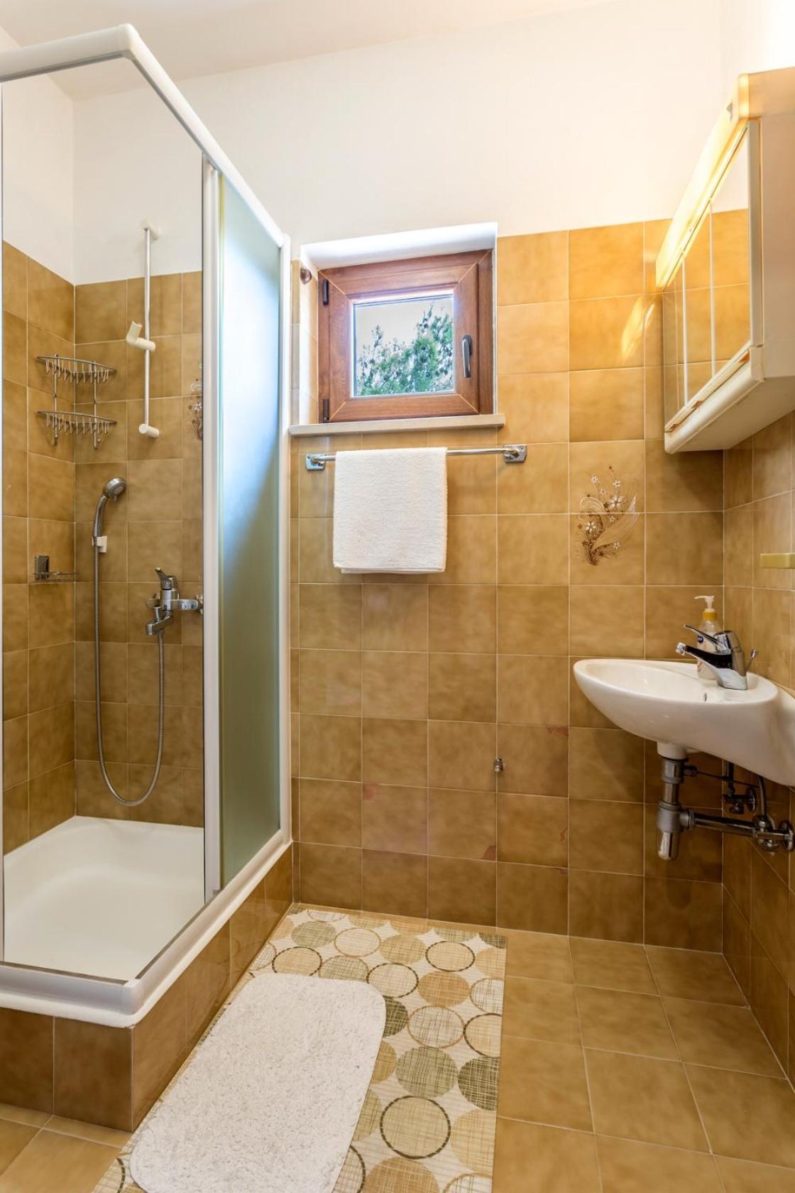 Apartments&rooms with parking space Baska Voda, Makarska - 301 Ruang foto